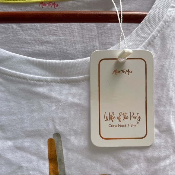 Women’s White Graphic Tee Wife of the Party Colorful Text Size Medium NWT - Picture 8 of 8